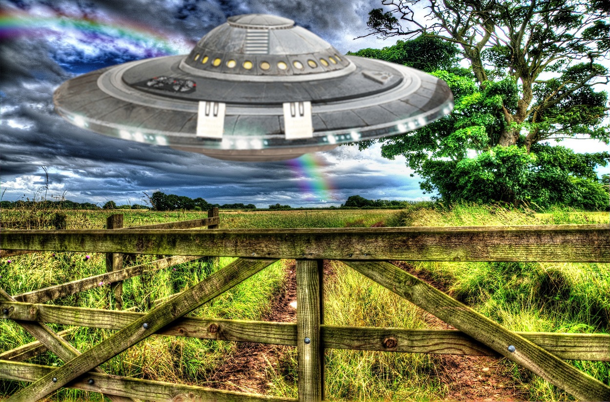 The Cheshire “Silver-Suited” Man! An Encounter With The Nordics? - UFO ...